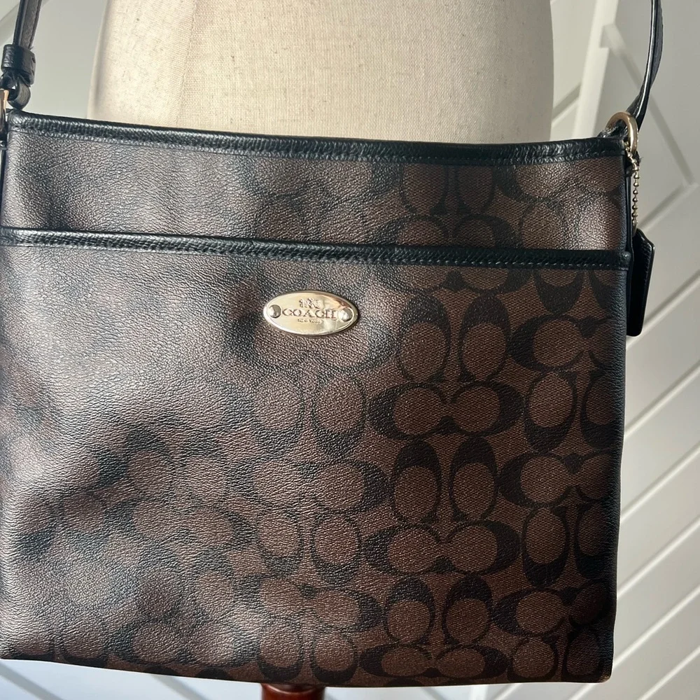 Coach signature black brown crossbody bag coated canvas GUC - Picture 2 of 11